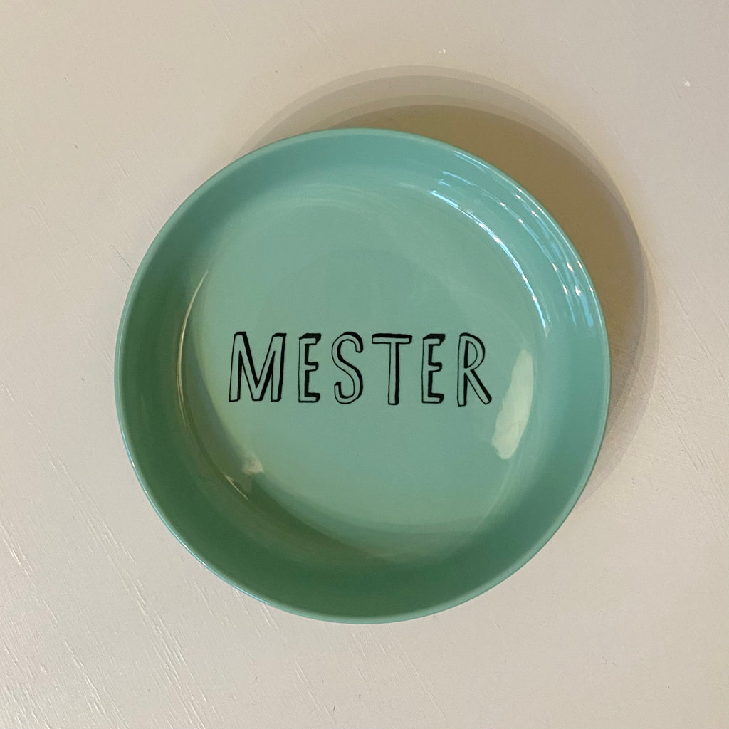 Plate with "Liebe" letters