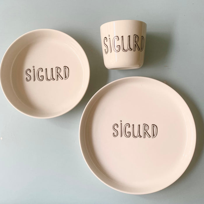 set in the same color - liebe letters
