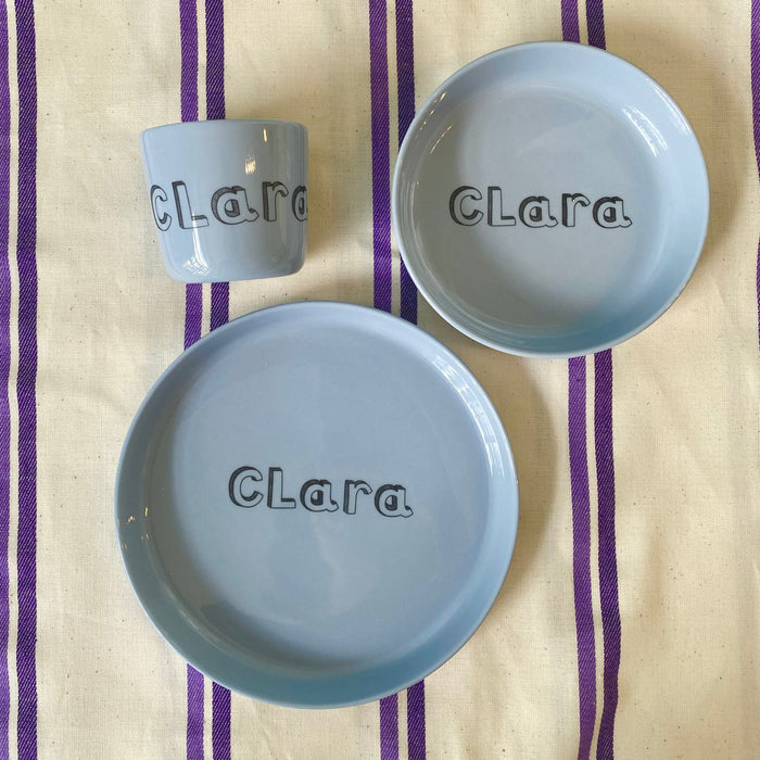 set in the same color - family letters