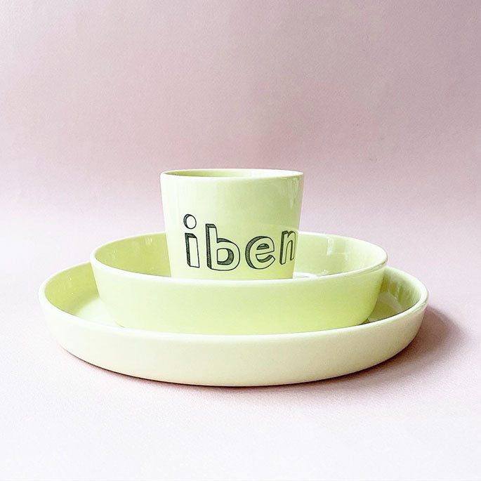 set in the same color - family letters