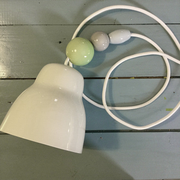 Perle lampe med mint grøn porcelænsperle