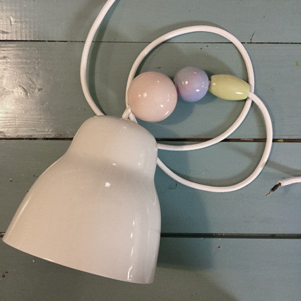 Perle lampe med pink porcelænsperle