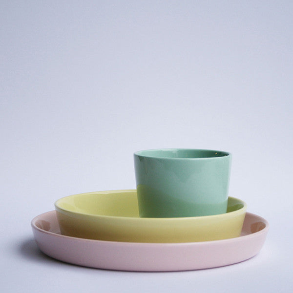 Pastelfarvet børneservice i porcelæn fra Liebe