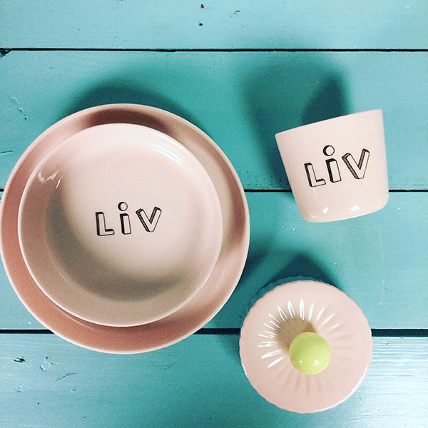 Liebes personlige porcelæn med eget navn, få lavet et stel, perfekt som barsels eller dåbsgave
